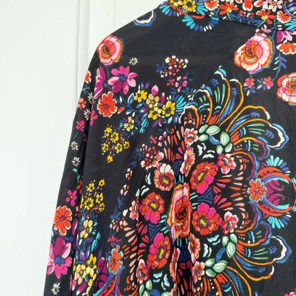 Patrons of peace black floral kimono, fits many sizes - Picture 4 of 7